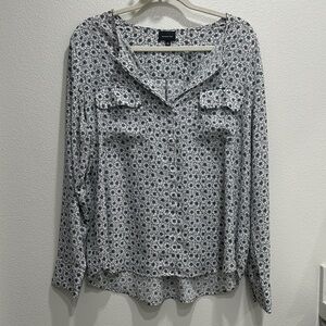 Who What Wear Black and White Floral Patterned Button Down Shirt